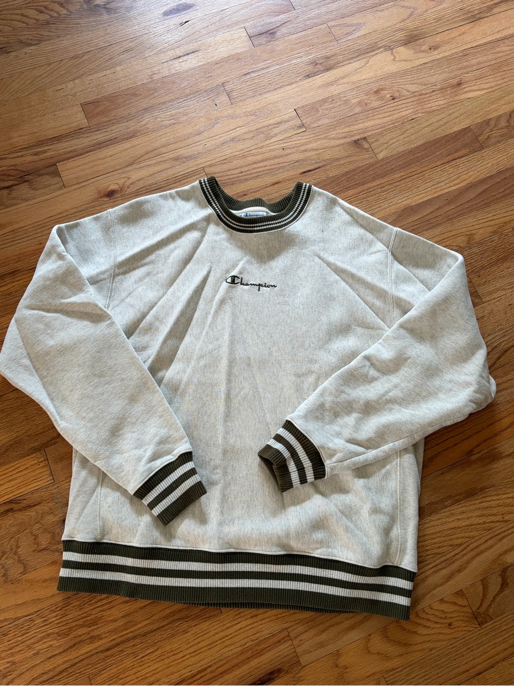 Champion - Picture 4 of 4